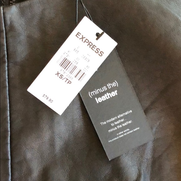 NEVER BEEN WORN Express Black MTL Top - Picture 2 of 3